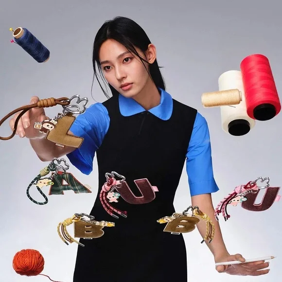 POP MART T Letter Labubu PIN FOR LOVE THE MONSTERS Letter Pendant Confirmed Box - Picture 9 of 14